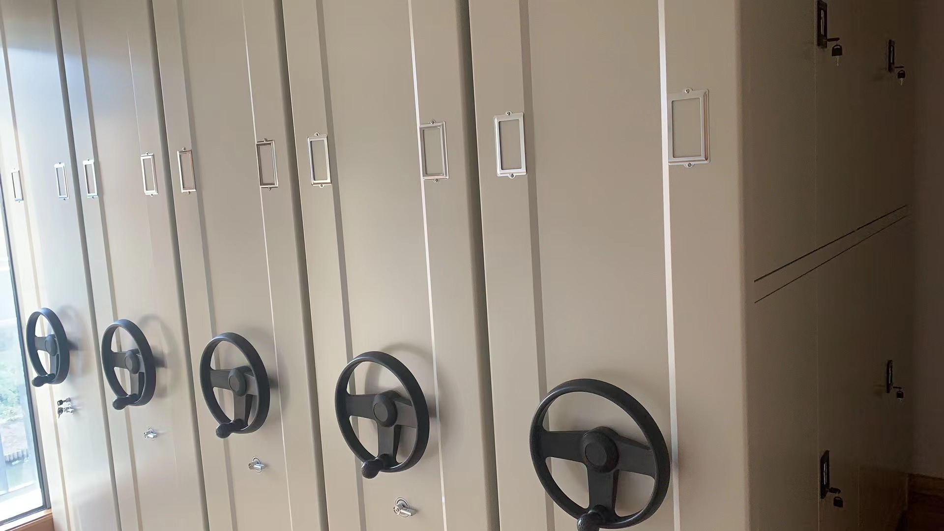 密集圖書(shū)架 密集圖書(shū)架